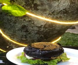 CHICKEN BURGER KHAS WONGLIMO